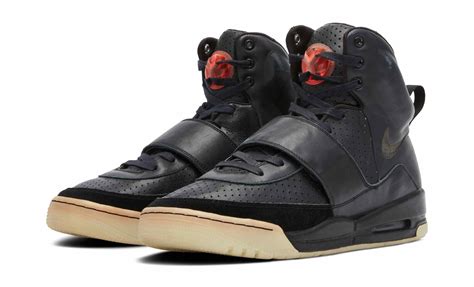 yeezy 1 grammy